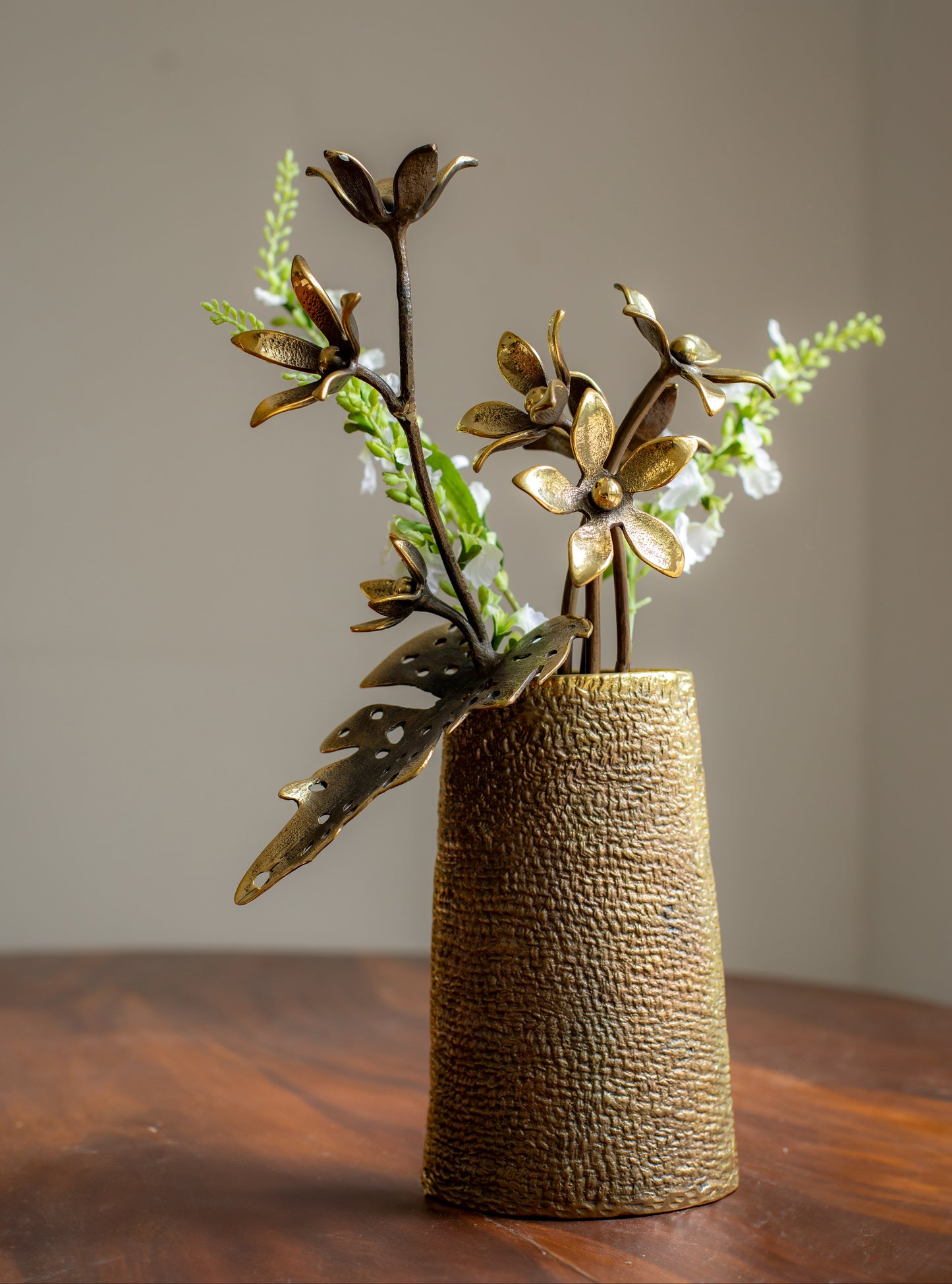 GUNNY VASE