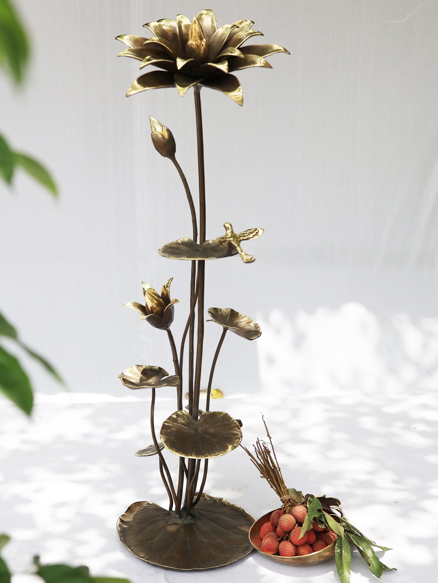 LOTUS TALL INSTALLATION FLOOR
